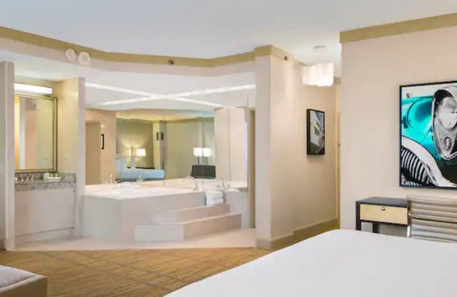 Steps Away from Miami's Int'l Airport! Free Airport Shuttle + Outdoor Pool