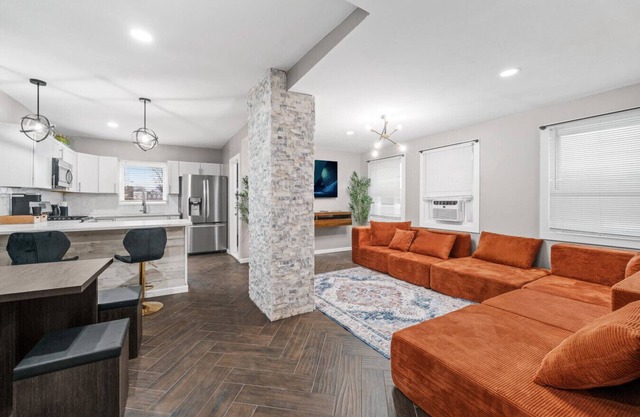 Steps from NYC train+Sleeps 24!