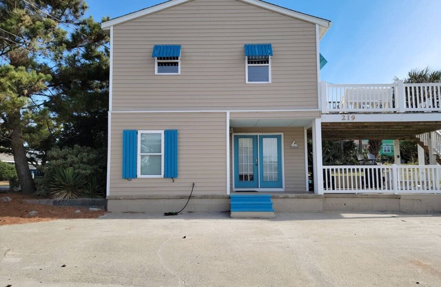 Steps to Beach! 2BR/2BA duplex