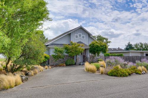 Steps to Beach Home with Hot Tub in Oak Harbor!