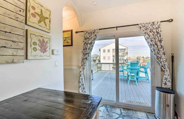 Steps to Beach: Ocean-View Retreat in Galveston!