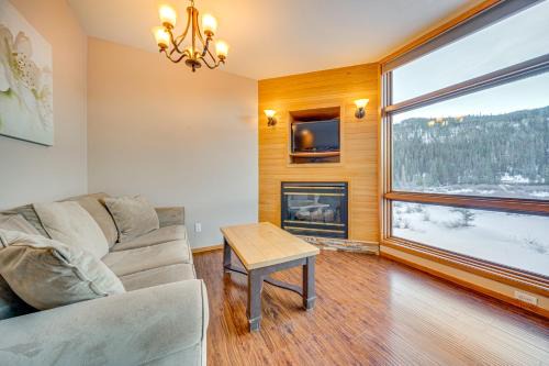 Steps to River Run Gondola Ski Condo with Views!