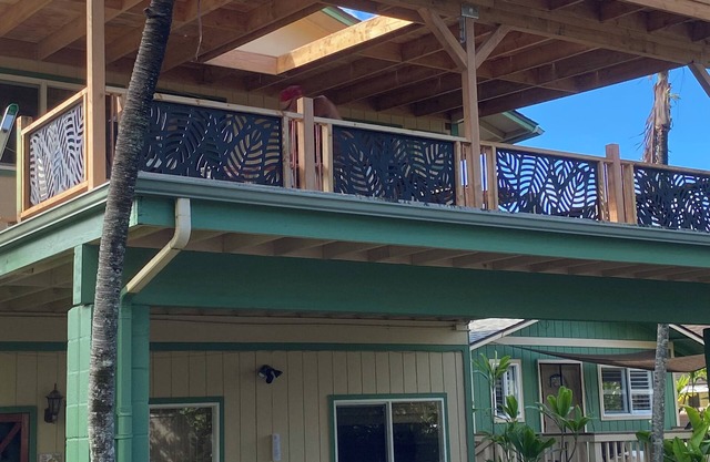 Steps to Secluded Beach-Covered Deck-Grill-AC's-Fenced Covered Parking-Laundry
