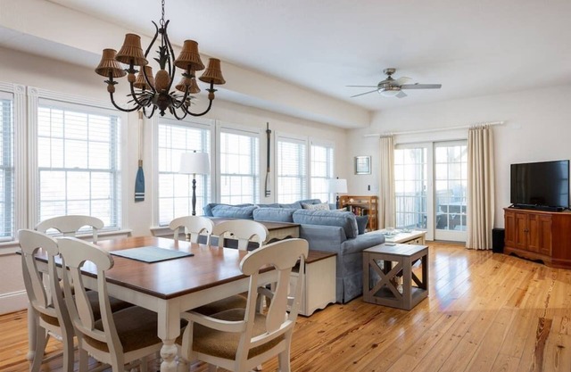 Steps to the Beach - Spacious Condo with Amenities