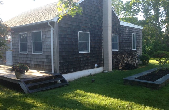 Steps to the beach! Enjoy Hither Hills only private beach. 7 day minimum