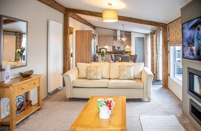 Stewart Resort Lodge 26 - a lodge that sleeps 6 guests in 3 bedrooms