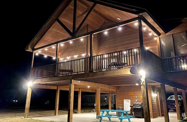Stilt house on Lake Fork- Relax & Enjoy our amenities