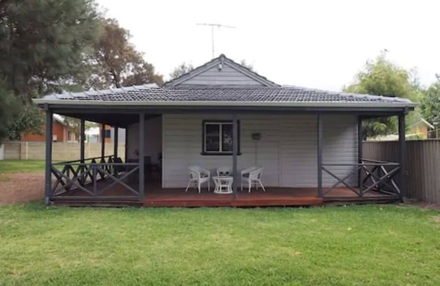 Stone Cottage - Close to beach and estuary