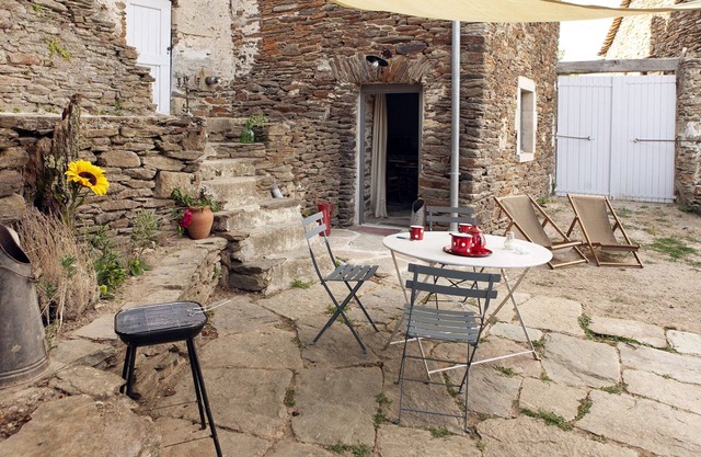 Stone cottage overlooking the Cévennes valleys