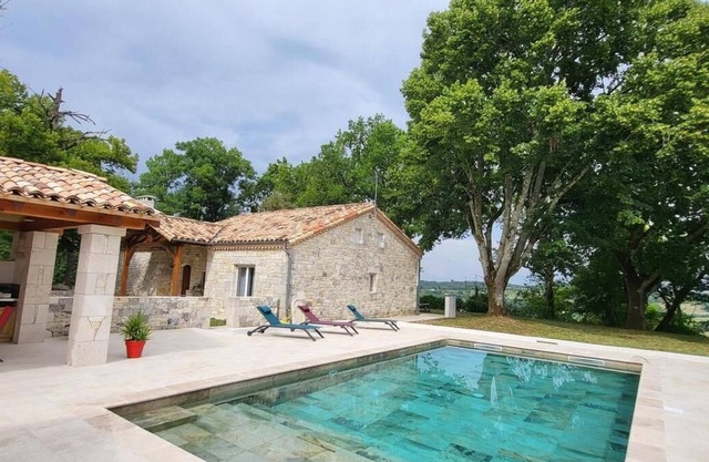 Stone country house with new swimming pool and summer kitchen