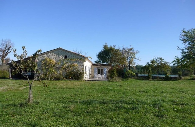 stone farmhouse on one level 3 c. with private pool