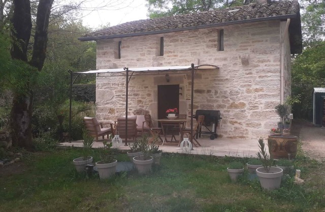 Stone house, splendid view, 5 min from St Antonin-Noble-Val and the river!