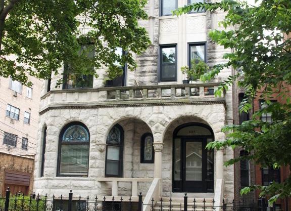 Stone Mansion Sleeps 10-20 Free TV & Parking