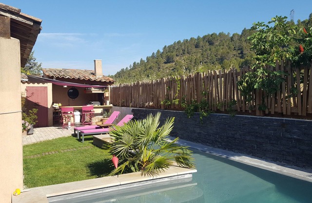 STONE PROVENCAL 180 M2 WITH POOL - GARDEN - BBQ - PLANCHA