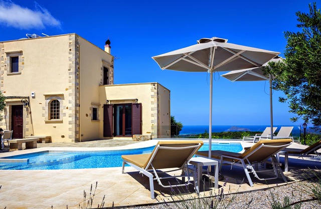Stone Villa ★ Sea View ★ Heated Private Pool ★ 2bedrooms and 5 sleeps