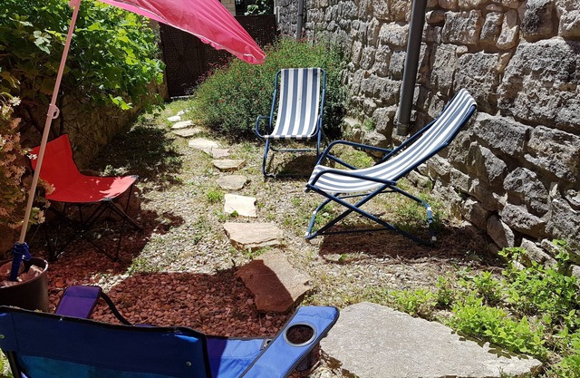 Stone village house, pets welcome.
