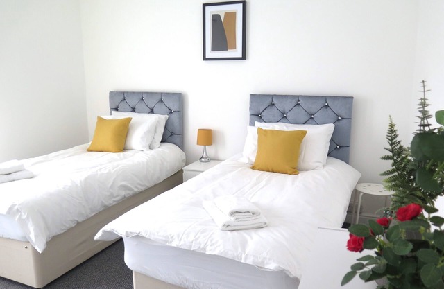 Stoneley Stays by Urban Hazelnut 4 Bedrooms 6 Guests