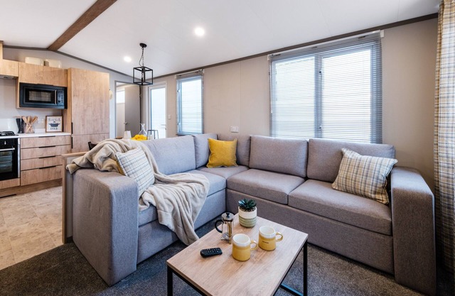 Stonewood Lodge 33 - a lodge that sleeps 6 guests in 3 bedrooms