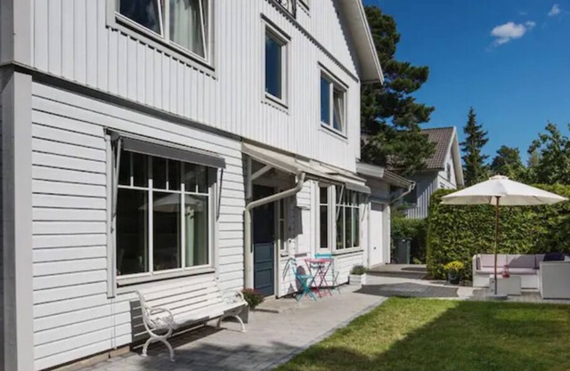 Stor Villa med Egen Trädgård i Naturresarvat Utanför Stockholm