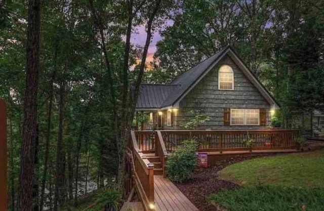 Storybook Cottage on Lay Lake