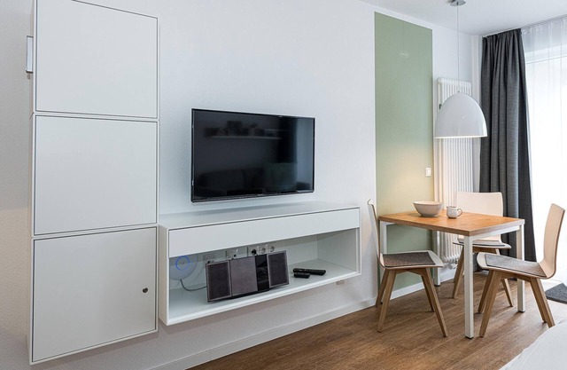 Strandnahes Ferienapartment mit Balkon, Parkplatz, Schwimmbad- & Saunanutzung