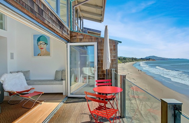"Strand Hus" An Ocean Front California Dream