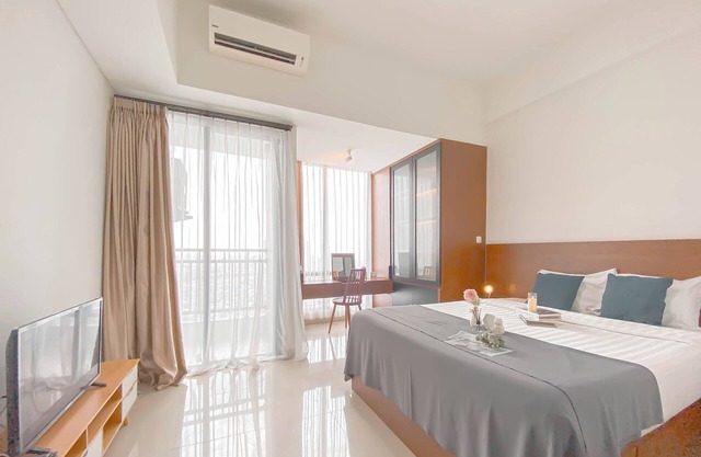 Strategic And Homey Studio At Lrt City Bekasi Apartment