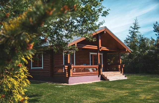 Strathisla - Luxury Two Bedroom Log Cabin with Private Hot Tub & Sauna