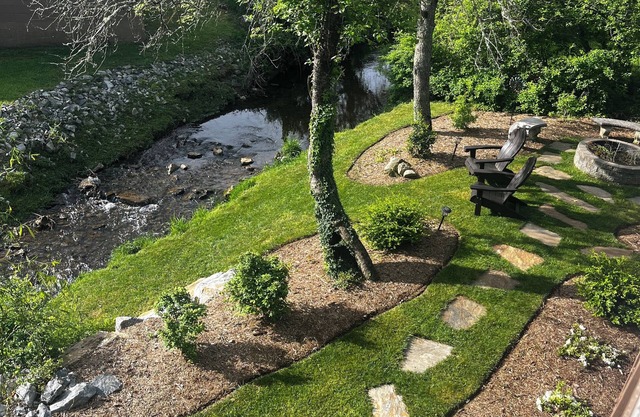 Stream.Firepit.Downtown Blowing Rock. Newly renovated. Cozy!