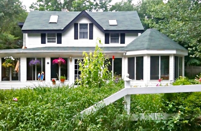 Stream Side, Waterfalls, Catskill Getaway!
