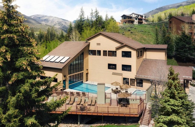 Streamside 1BR in West Vail - shuttle to slopes, pool, gym, game room & more!