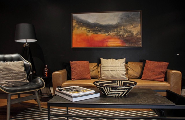 Striking 3 Bed Apartment in the Heart of Chelsea w/Balcony & Spectacular Views