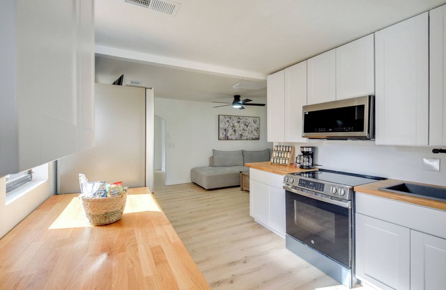 Stroll to Shore: Retreat w/Yard in Daytona Beach
