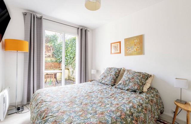 Studio Apartment 'La Fontaine' with Private Terrace and Wi-Fi
