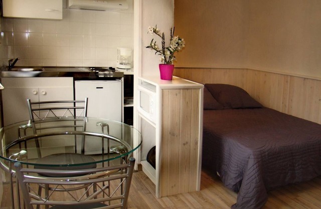 STUDIO 1 quiet with terrace private parking in the center of Sarlat