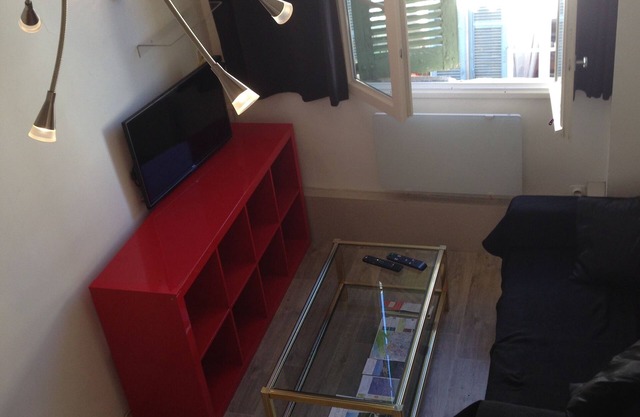 STUDIO 100% equipped, intra muros Crillon, AIR CONDITIONING, Net+WIFI, cleaning included