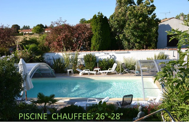 STUDIO 26M2 -Terrace - HEATED SWIMMING POOL - 4 mn BEACH -5 mn La ROCHELLE