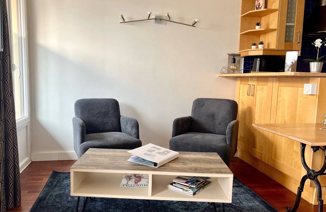 Studio 3 *, in the heart of Aix, with balcony and free parking