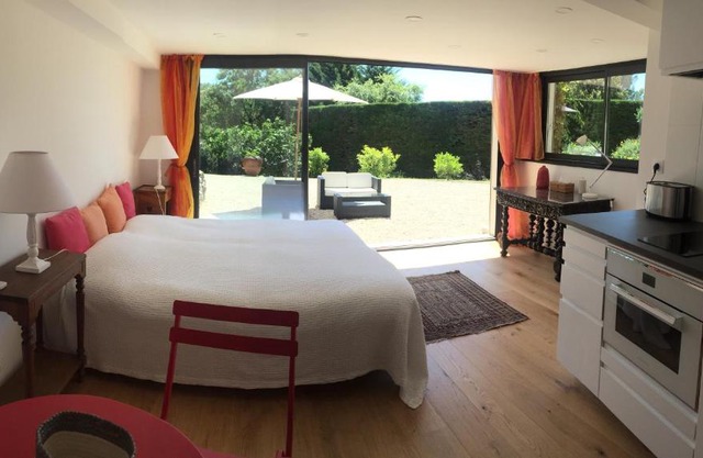 studio 36m2, dans un beau domaine privée au calme.