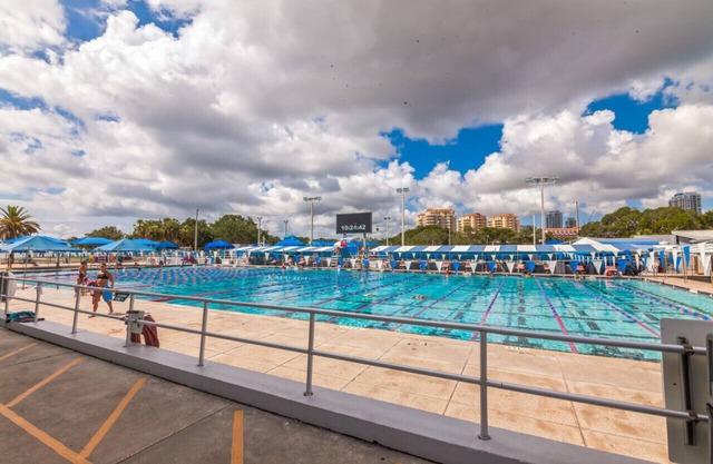 Studio 4 at Crescent Lake near downtown