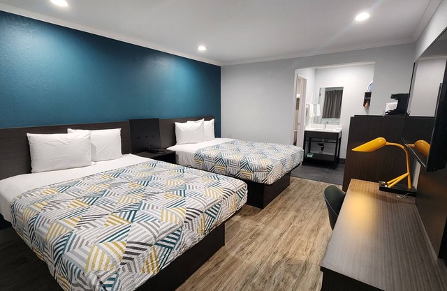 Studio 6 Suites San Ysidro, CA -San Diego South Bay