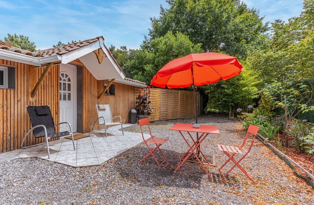 Studio Apartment "Bassin d'Arcachon" with Private Terrace & Wi-Fi
