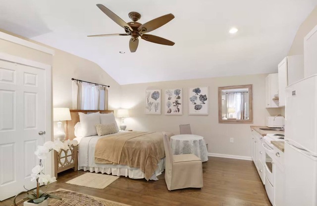 Studio apartment 3 minutes to beach!