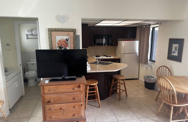 Studio Apartment- Steps from the beach!