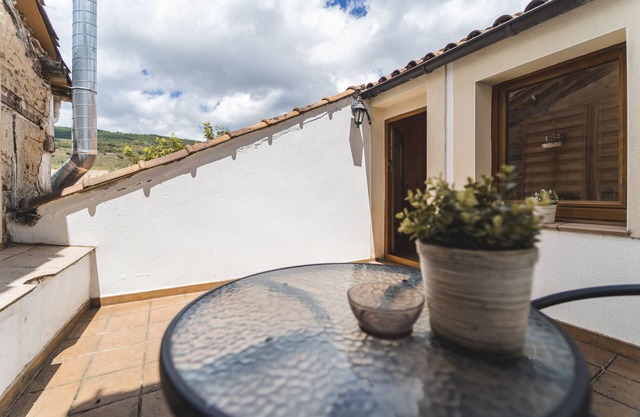 Studio Apartment 'Altuzarra 2' with Mountain View, Private Terrace and Wi-Fi