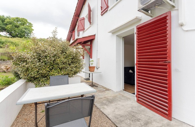Studio Apartment 'Beñat' with Private Terrace, Wi-Fi and Air Conditioning