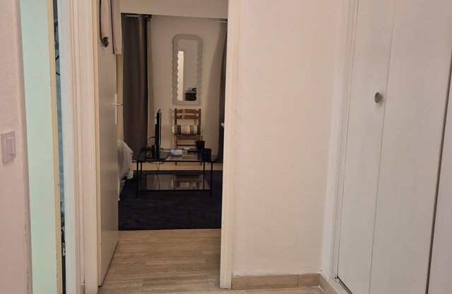 Studio apartment building Standing Prado