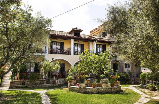 Studio Apartment 'Castellos Bellos 7' with Shared Garden, Wi-Fi and Air Conditioning