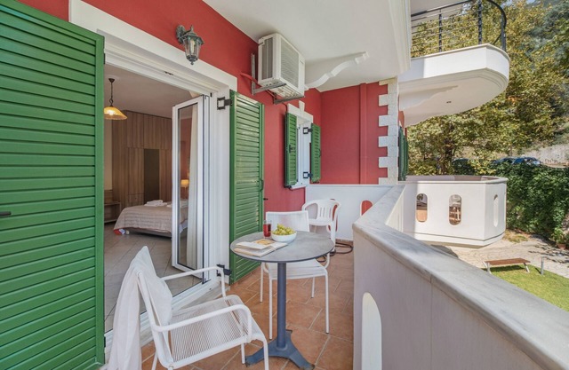 Studio Apartment 'Deluxe 3 Adults - A' with Shared Terrace, Wi-Fi and Air Conditioning