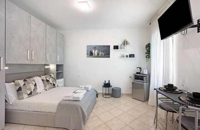 Studio Apartment 'Edda's Apartment' with Balcony, Wi-Fi and Air Conditioning